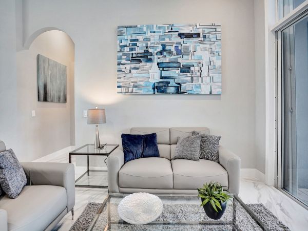 Hollywood Home 978783
