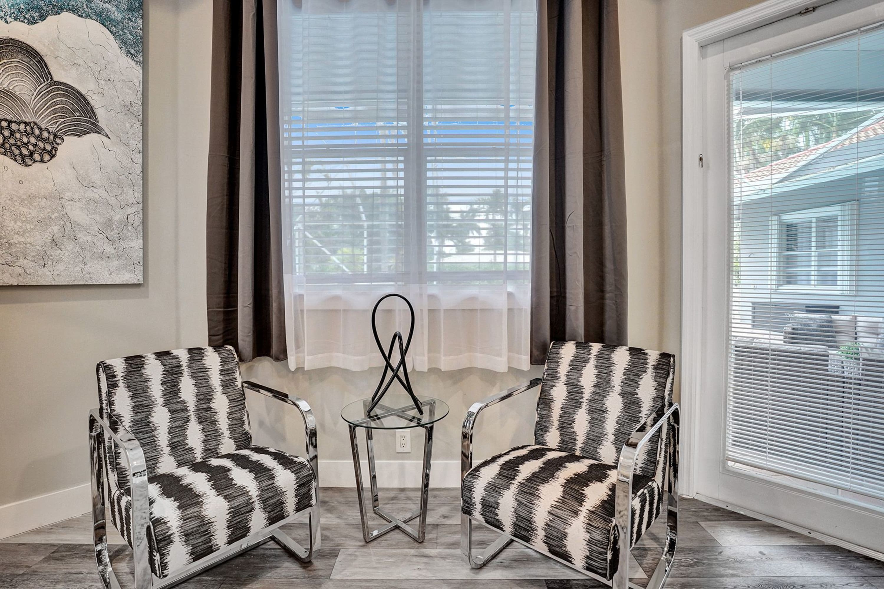 Hollywood Home 978783