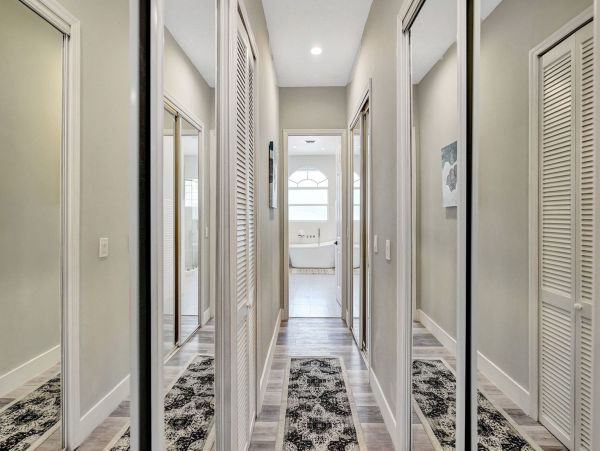 Hollywood Home 978783
