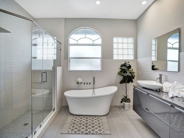 Hollywood Home 978783