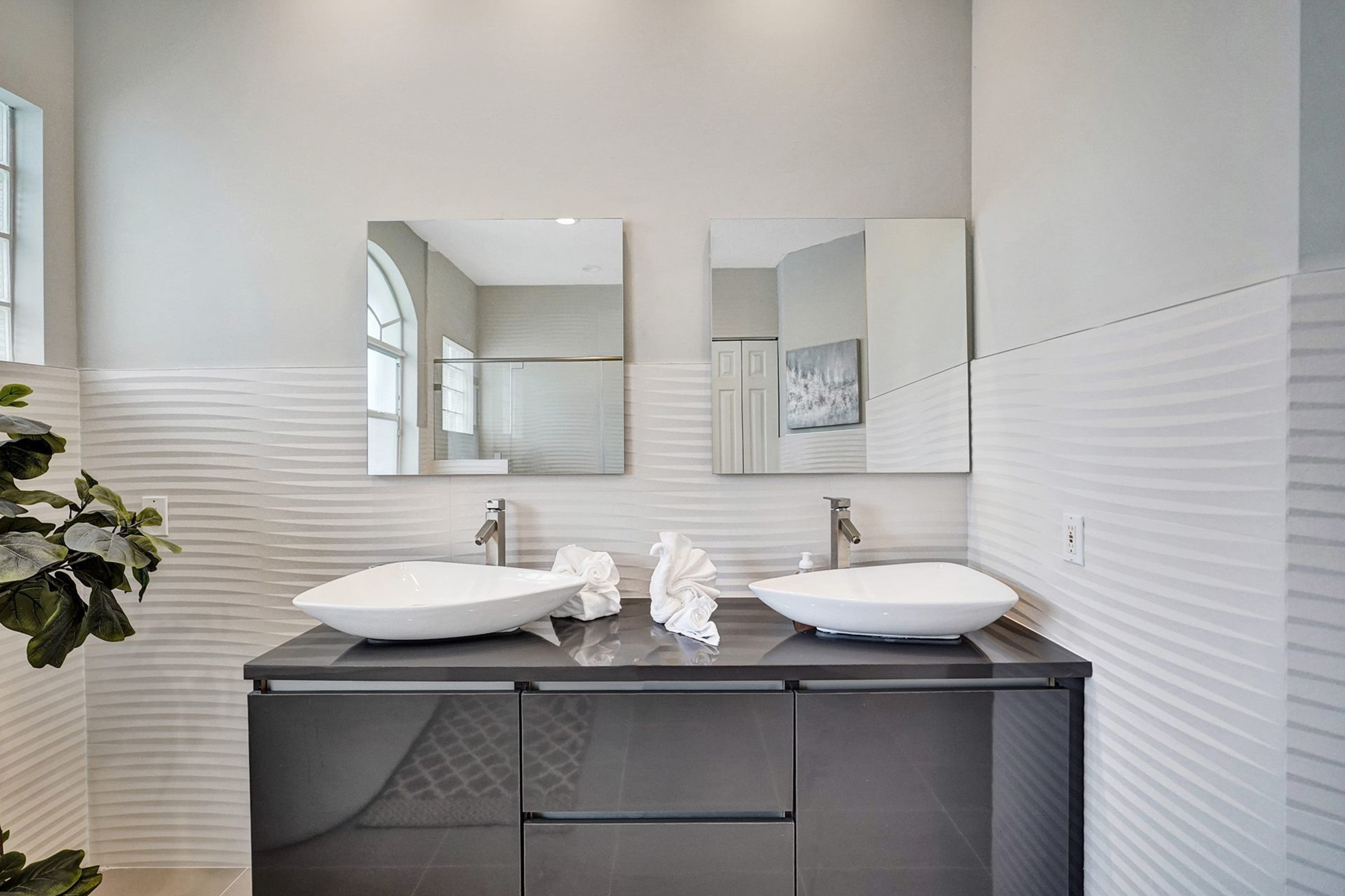 Hollywood Home 978783