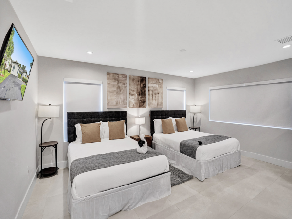 Hollywood Beach Vacation Rental 4 Bedrooms and Private Pool
