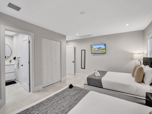 Hollywood Beach Vacation Rental 4 Bedrooms and Private Pool