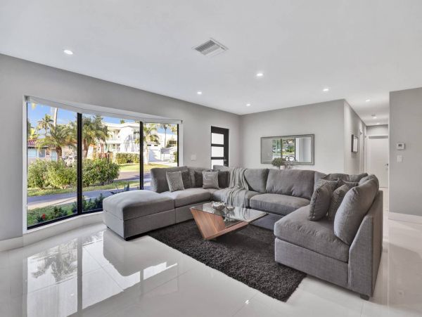 Hollywood Home 978786