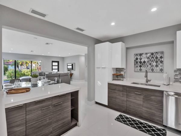 Hollywood Home 978786