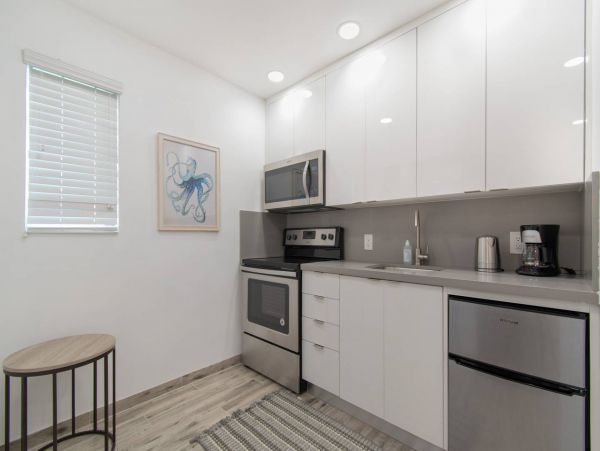 Hollywood Condo 978787