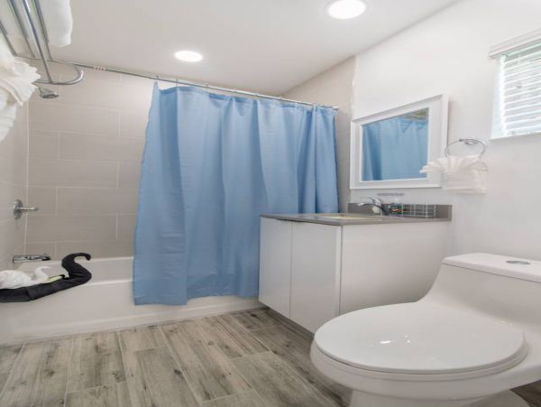 Hollywood Condo 978787