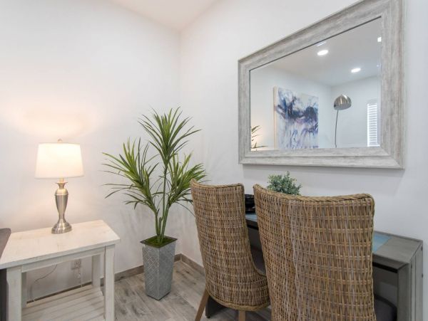 Hollywood Condo 978787