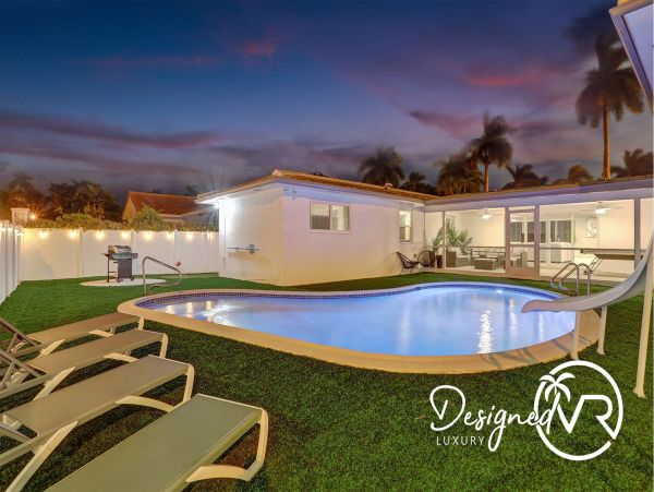 Hollywood Home 978788