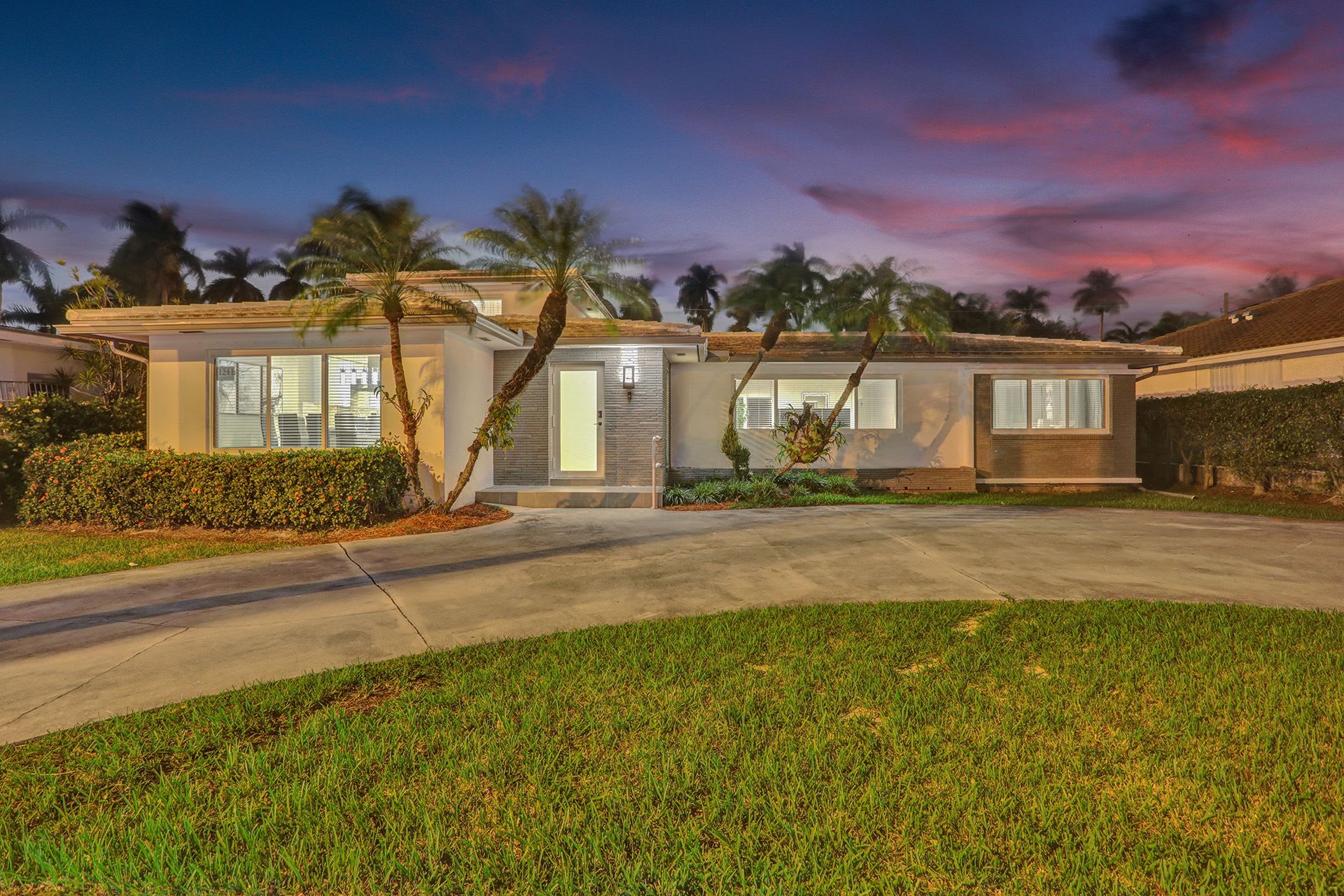 Hollywood Home 978788