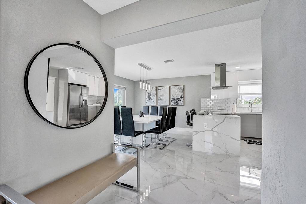 Hollywood Home 978788