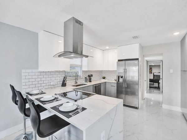 Hollywood Home 978788