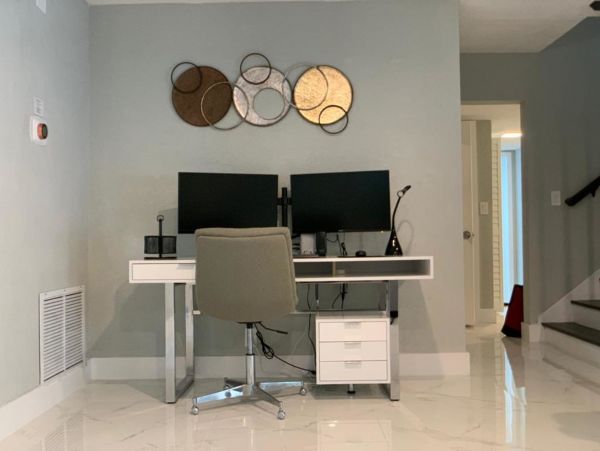 Hollywood Home 978788
