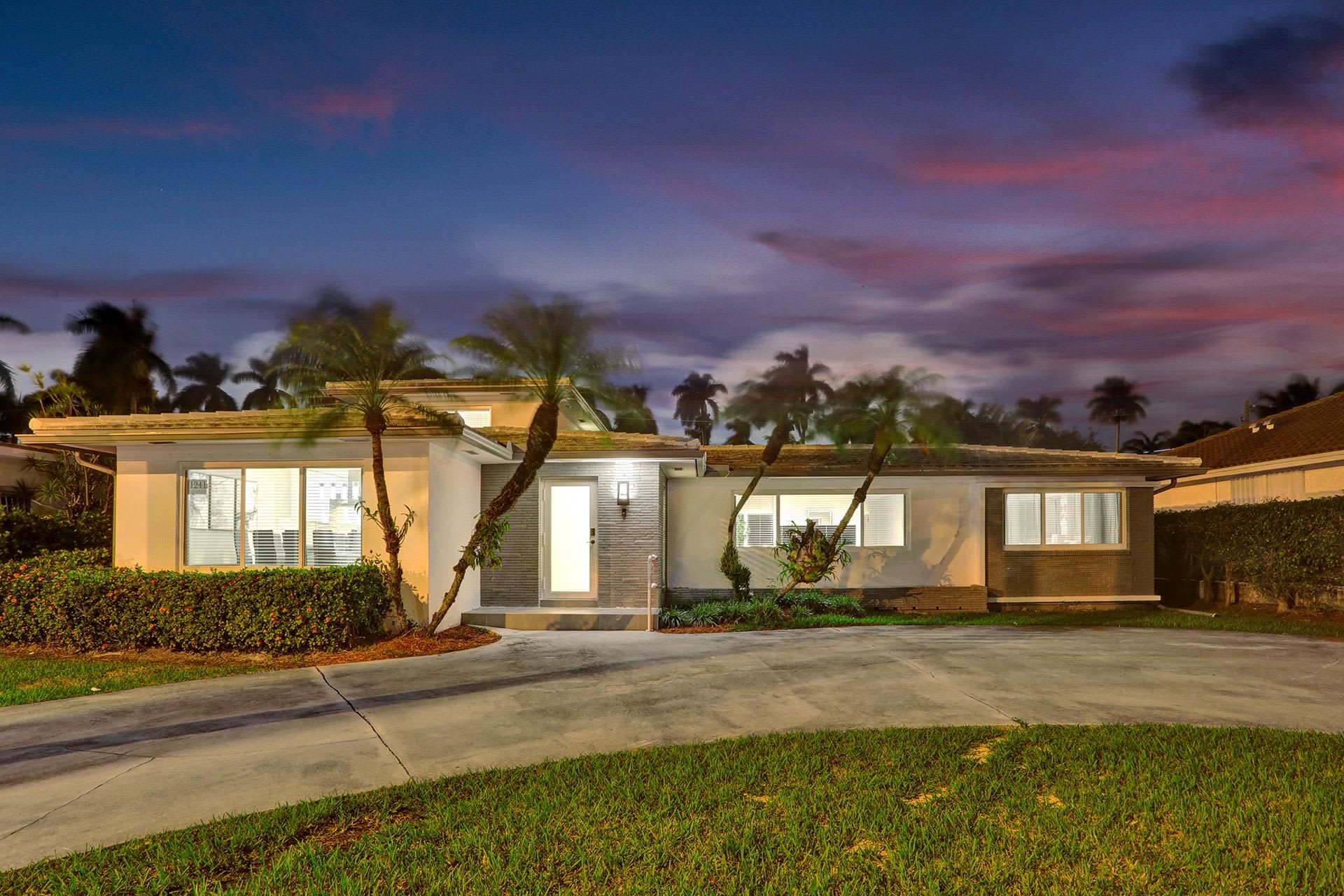 Hollywood Home 978789