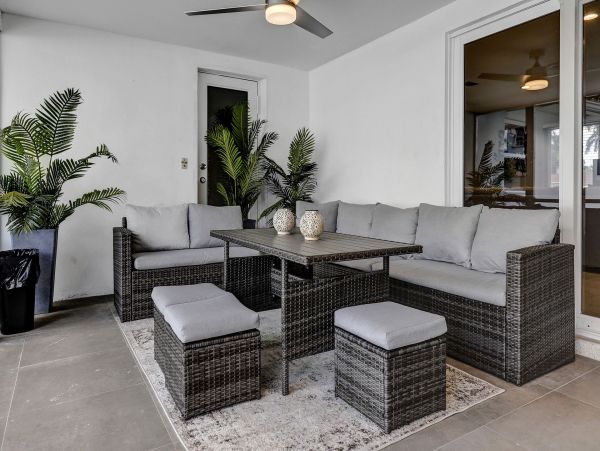 Hollywood Home 978789