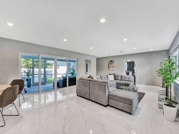 Hollywood Home 978789