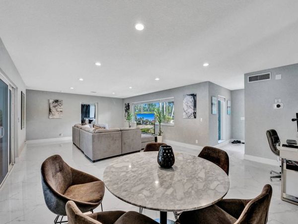 Hollywood Home 978789