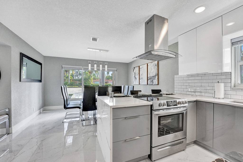 Hollywood Home 978789