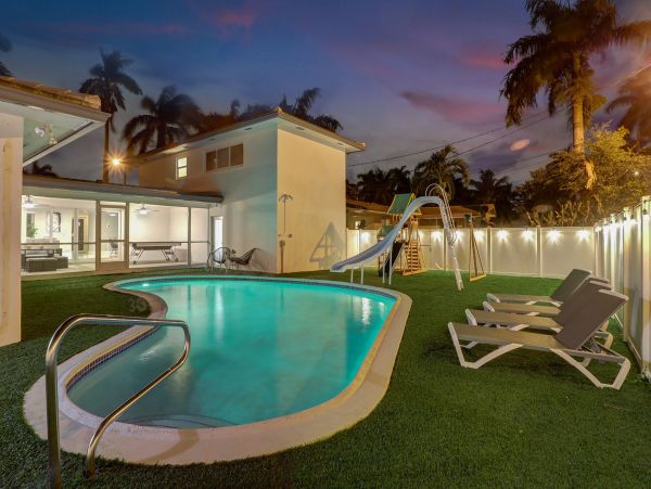 Hollywood Home 978789