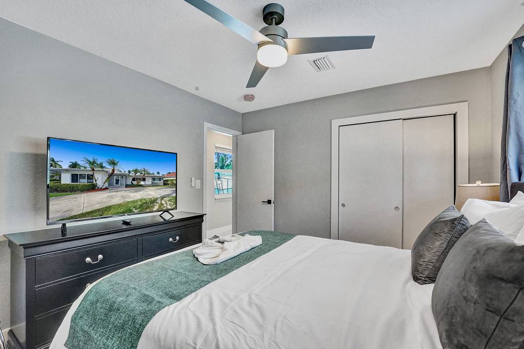 Hollywood Home 978789