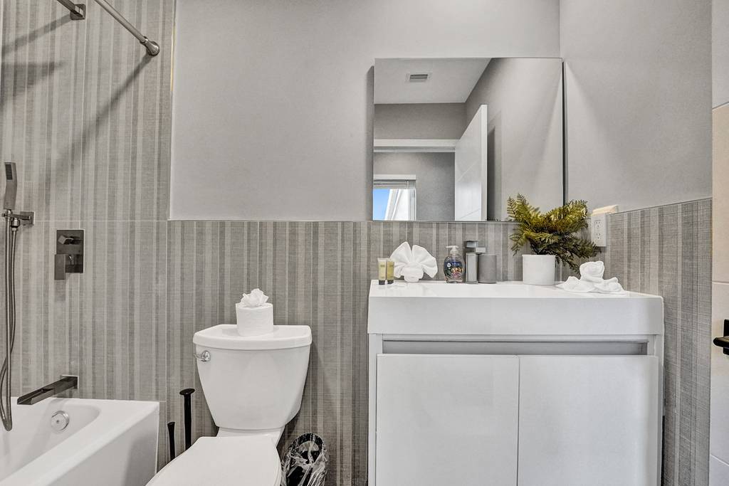 Hollywood Home 978789