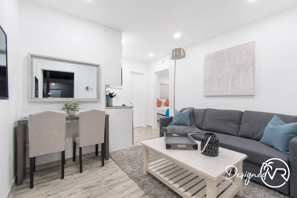 Hollywood Condo 978791