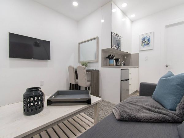 Hollywood Condo 978791