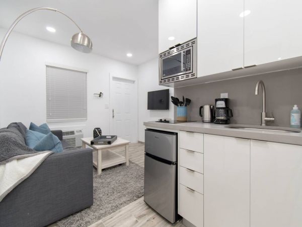 Hollywood Condo 978791