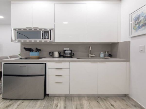 Hollywood Condo 978791