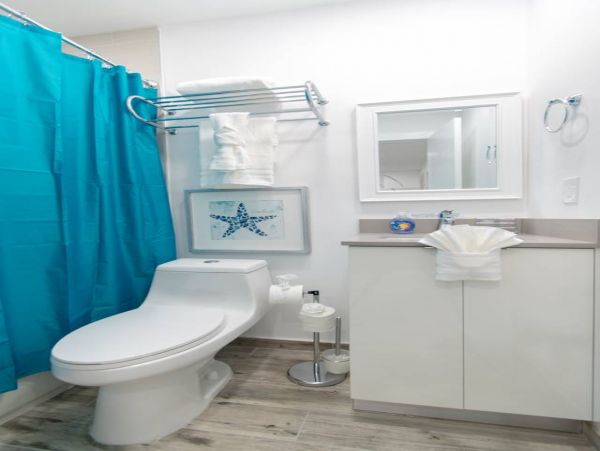 Hollywood Condo 978791