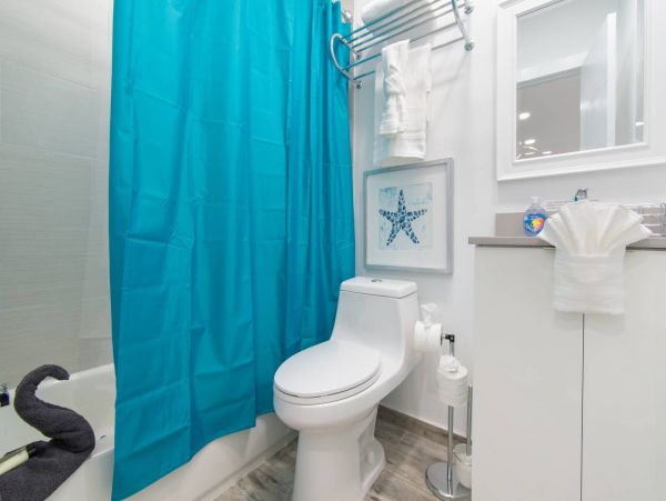 Hollywood Condo 978791