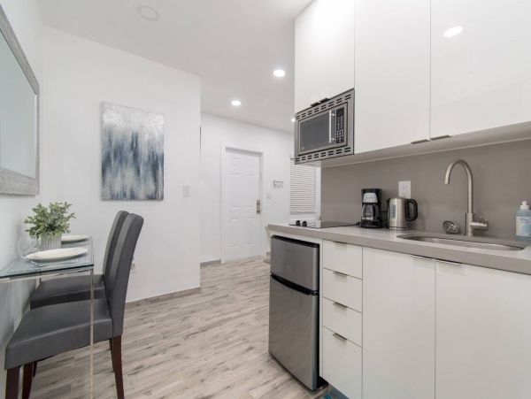 Hollywood Condo 978793