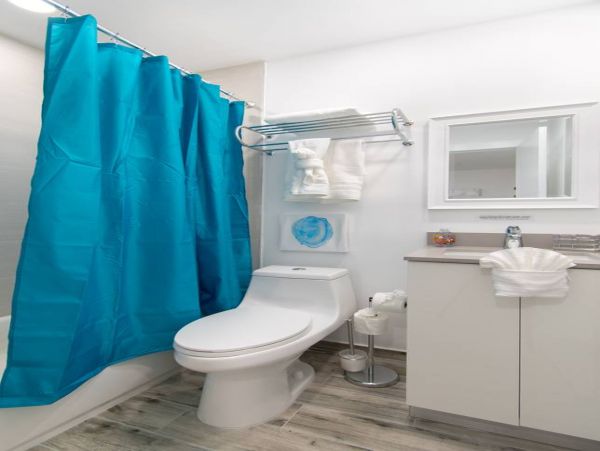 Hollywood Condo 978793