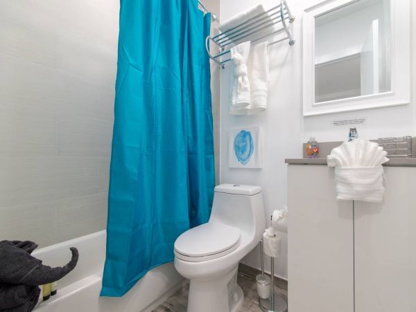 Hollywood Condo 978793