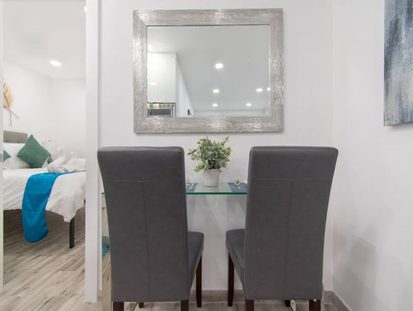 Hollywood Condo 978793