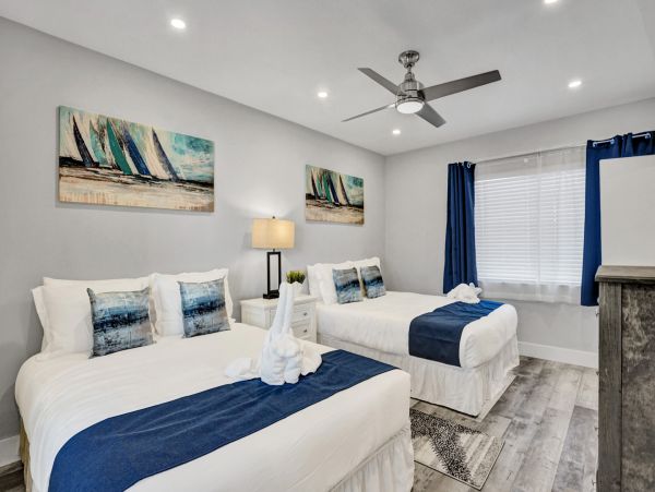Hollywood Condo 978795