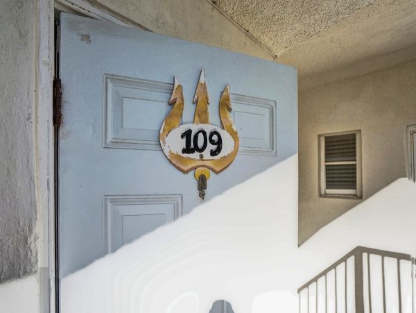 Hollywood Condo 978795