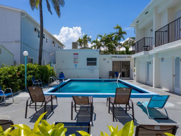 Hollywood Condo 978796