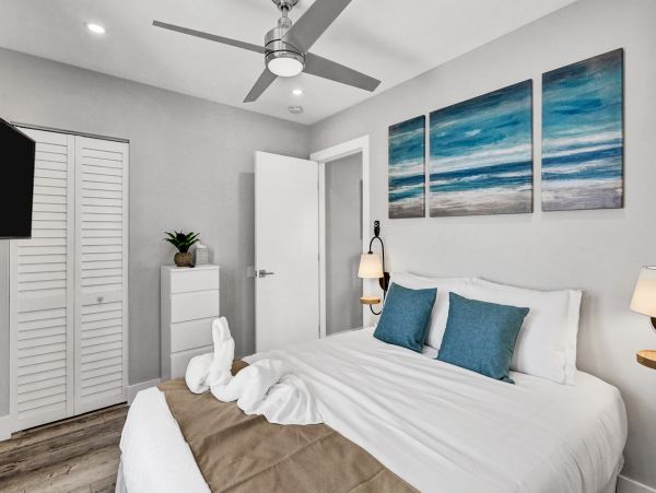 Hollywood Condo 978796