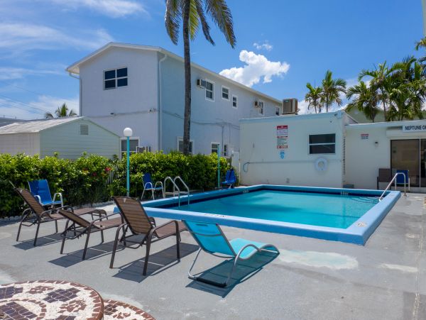 Hollywood Condo 978796
