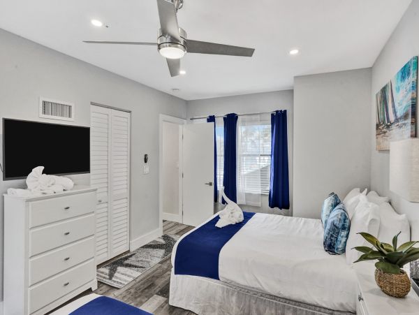 Hollywood Condo 978796