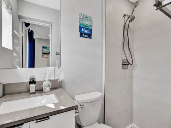 Hollywood Condo 978796