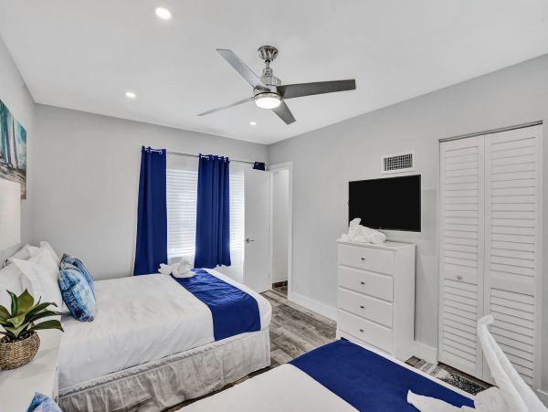 Hollywood Condo 978796