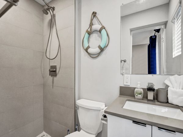Hollywood Condo 978796