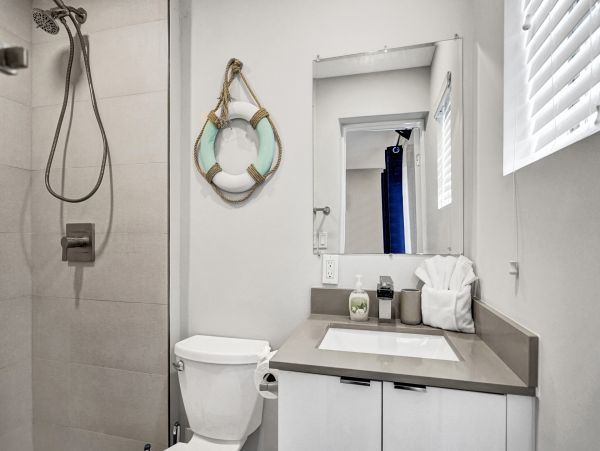 Hollywood Condo 978796