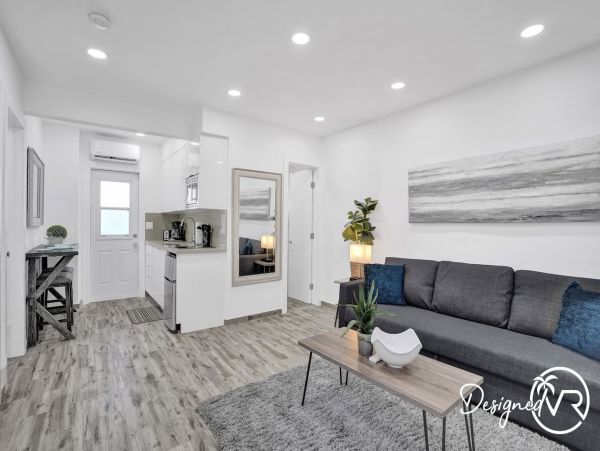Hollywood Condo 978797
