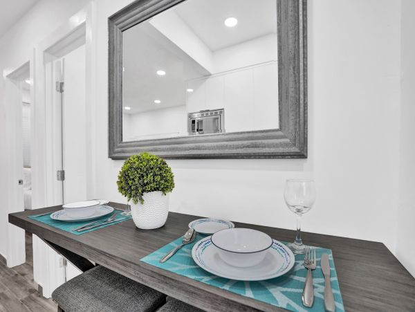 Hollywood Condo 978797