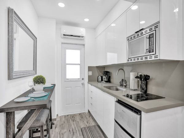 Hollywood Condo 978797