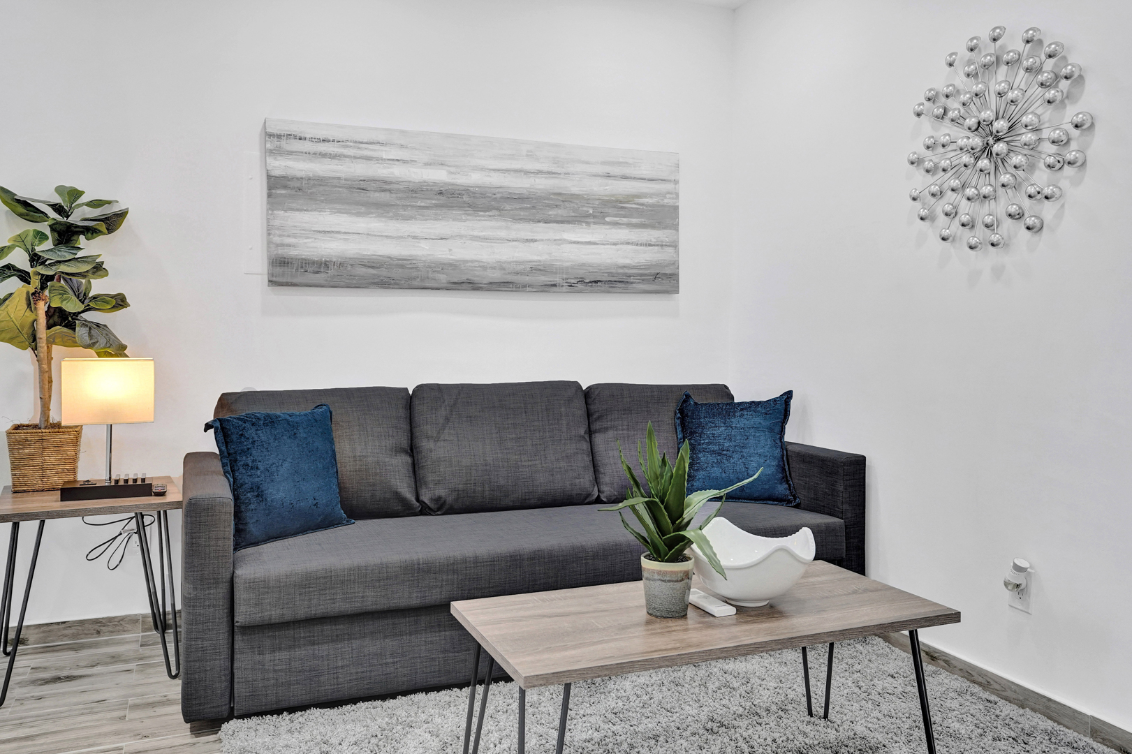 Hollywood Condo 978797
