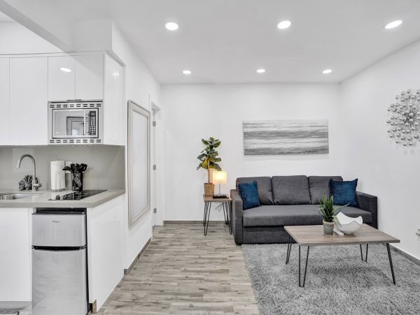 Hollywood Condo 978797